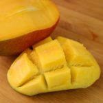 QUELLE EST LA MEILLEURE FAÇON D’ÉPLUCHER UNE MANGUE ?